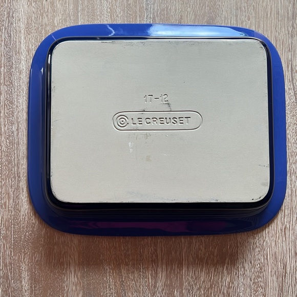 Le Creuset Stoneware 8-1/2-by-11-Inch Covered Deep Dish Baker, Blue - Picture 3 of 4